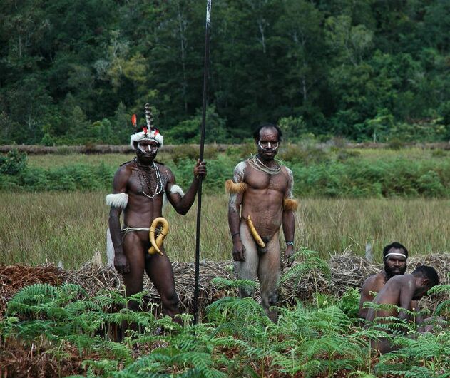 aborigines with extended members